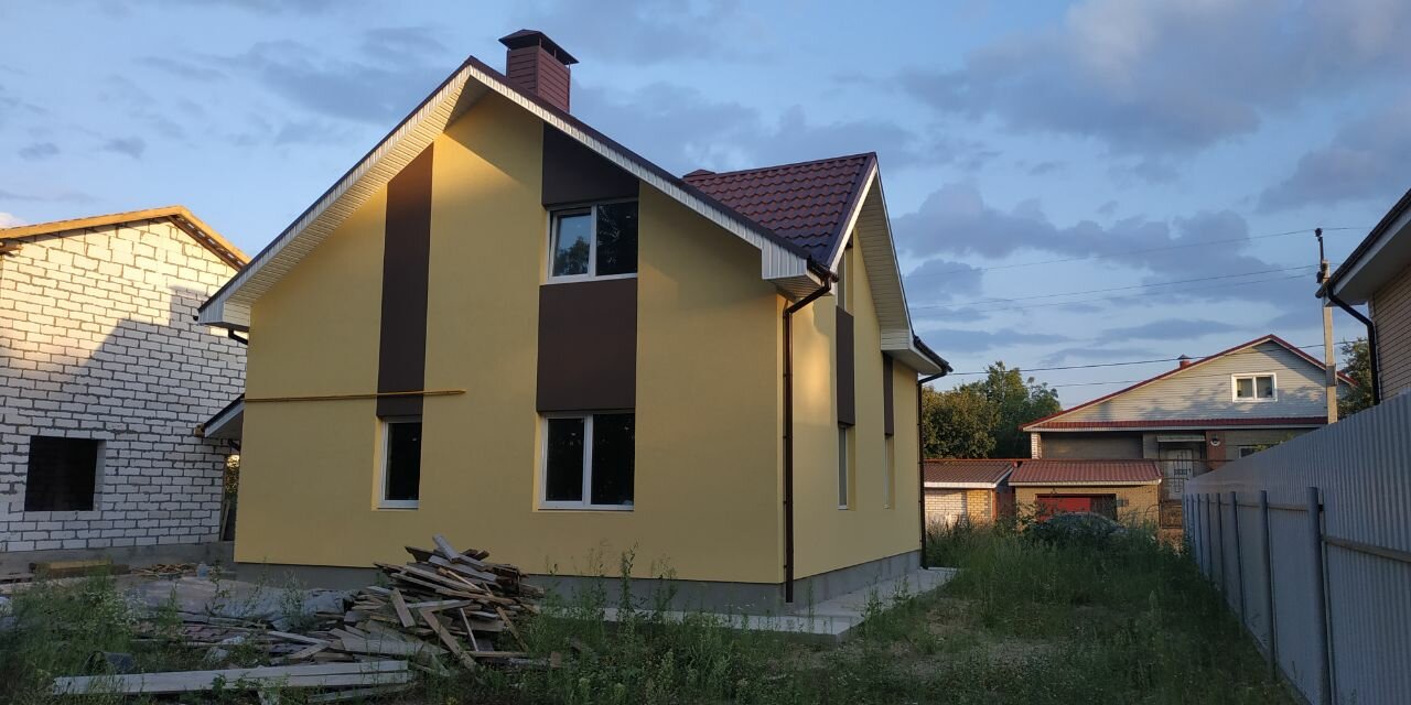 коттедж, дом, мокрый фасад, оштукатуренный дом желтого цвета, дом желтый оштукатуренный
