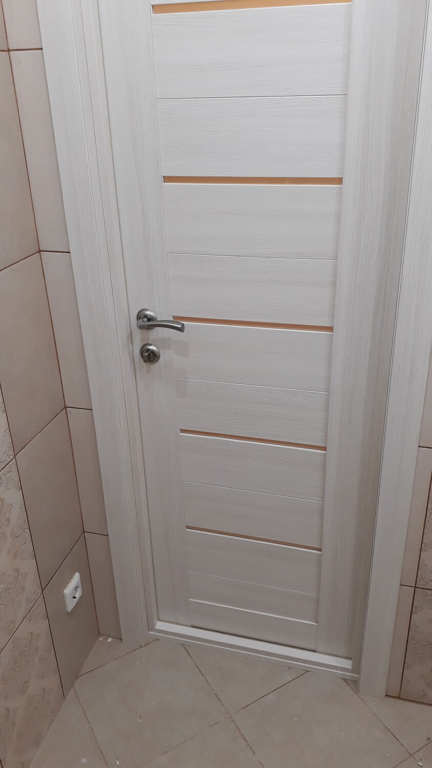 Двери для ванной и туалета в интерьере