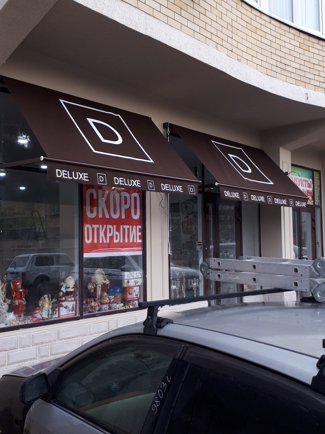 витринная маркиза, deluxe, вывеска кафе с маркизой, маркиза витринная vanvitelli, кафе в европе