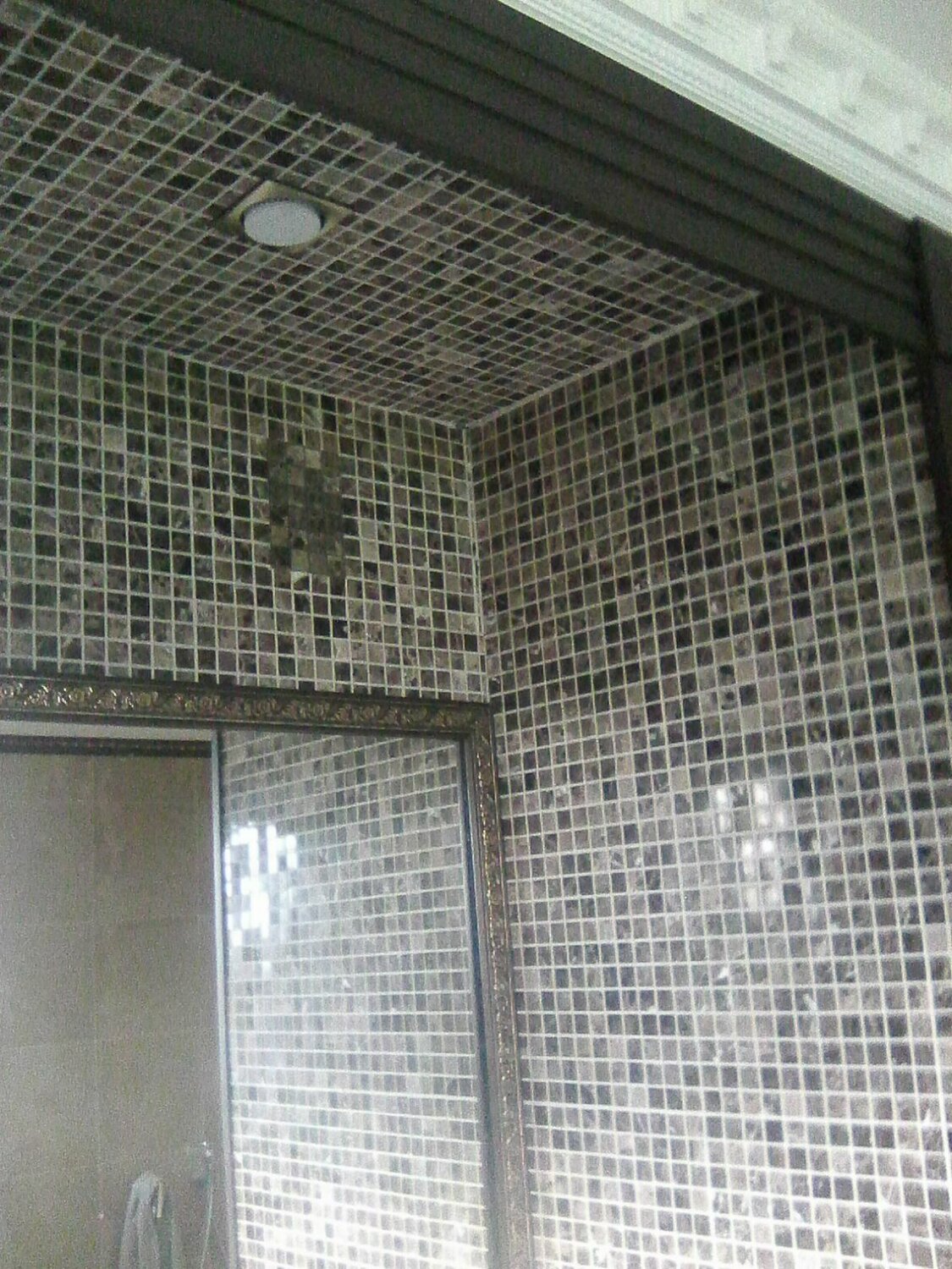 плитка хамам в ванной лампа, мозаика в ванной комнате хрущевка, душевая с сиденьем из мозаики, душ в хамаме, душевые перегородки из плитки