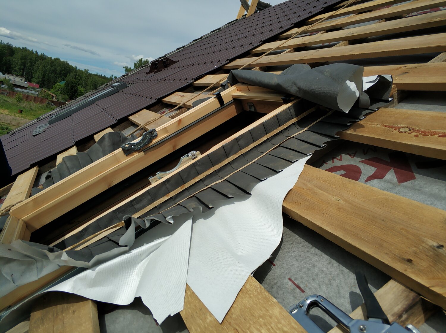 кровля, монтаж кровли, карнизная планка для металлочерепицы монтаж, реконструкция кровли, крыша