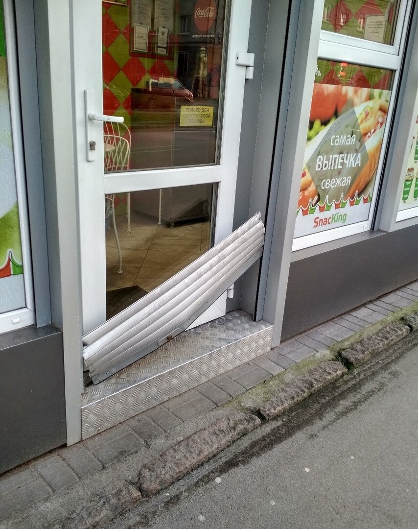 окна, пластиковое окно, улица, парковая улица, система балконного остекления alt100