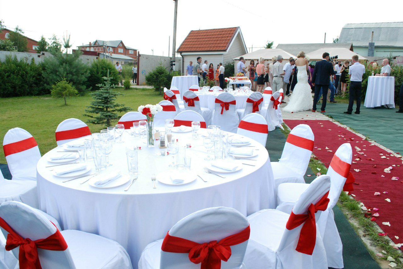 свадебный банкет, выездной банкет на свадьбу, свадебное торжество, оформление свадьбы в клюкве, ресторан красно белая свадьба