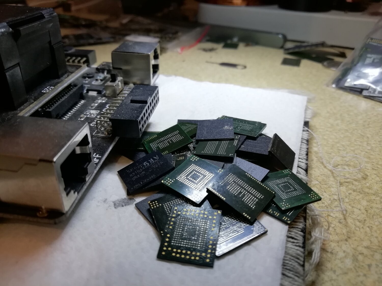 emmc память, emmc nand flash skhynix h9tq17abjtmc 16gb программатор, микросхема nand flash 16gb (samsung) kmk3u000vm-b410 [bga], микросхемы разные, плат