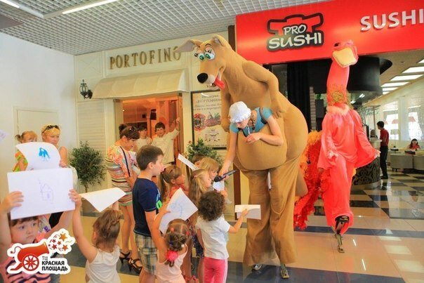 человек, аниматор в магазин игрушек hamleys, торговый центр, детский праздник, торгово развлекательный центр
