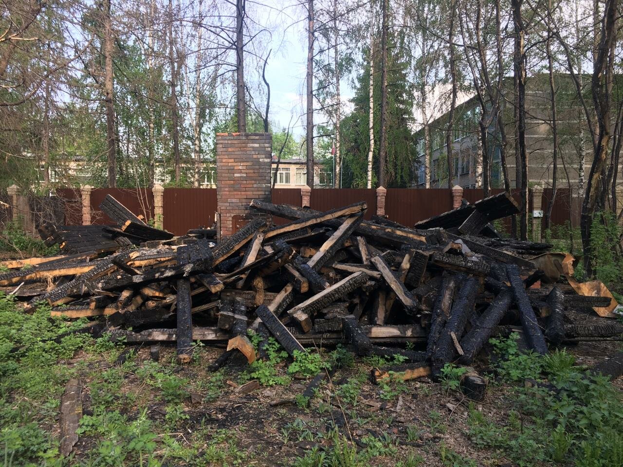 в деревне, здание, унжлаг сухобезводное, сгоревший дом, дрова с разбора домов