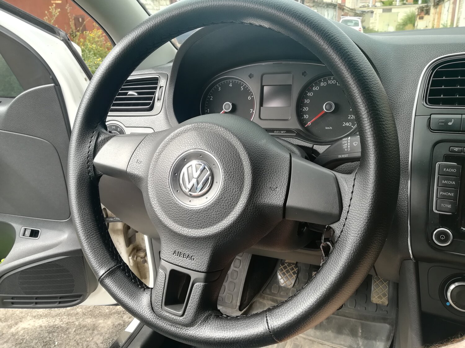 оплётка на руль фольксваген поло седан 2013, поло 2012 руль, руль на vw polo sedan v, кожаный руль vw polo sedan, руль поло седан 2011