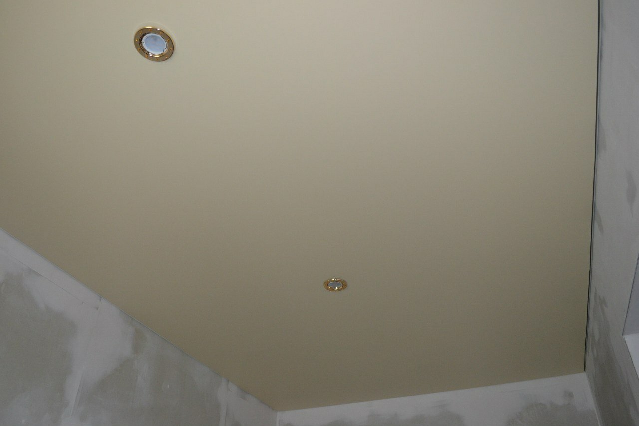 потолок, натяжной потолок, натяжной потолок матовый, натяжной потолок сатиновый, точки на натяжном потолке