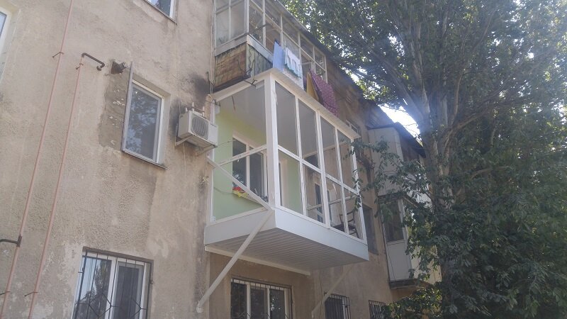 на балконе, старый балкон в хрущевке, французский балкон, балконы в хрущевках, расширение балкона