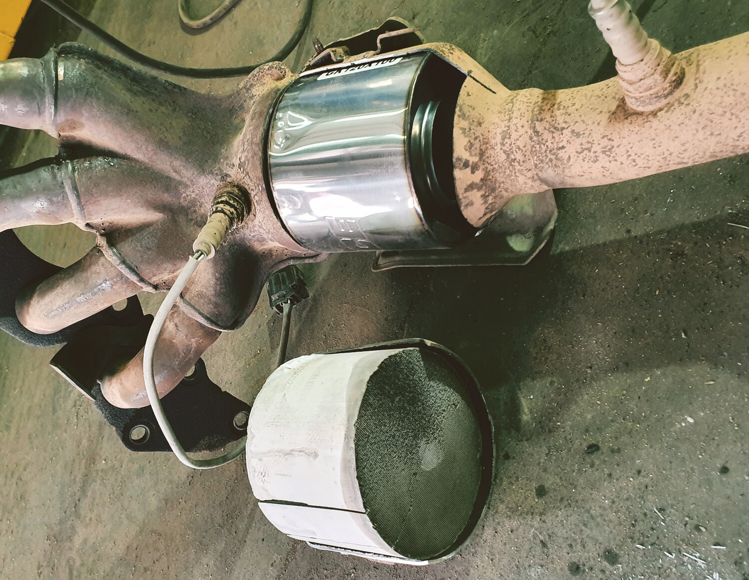 Замена катализатора на пламегаситель в Москве - Ремонт выхлопной ...