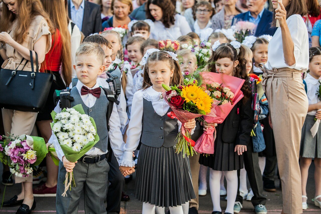 1 сентября день знаний 2017, 1 сентября, 1 сентября праздник для первоклассников, первый класс 1 сентября, день знаний