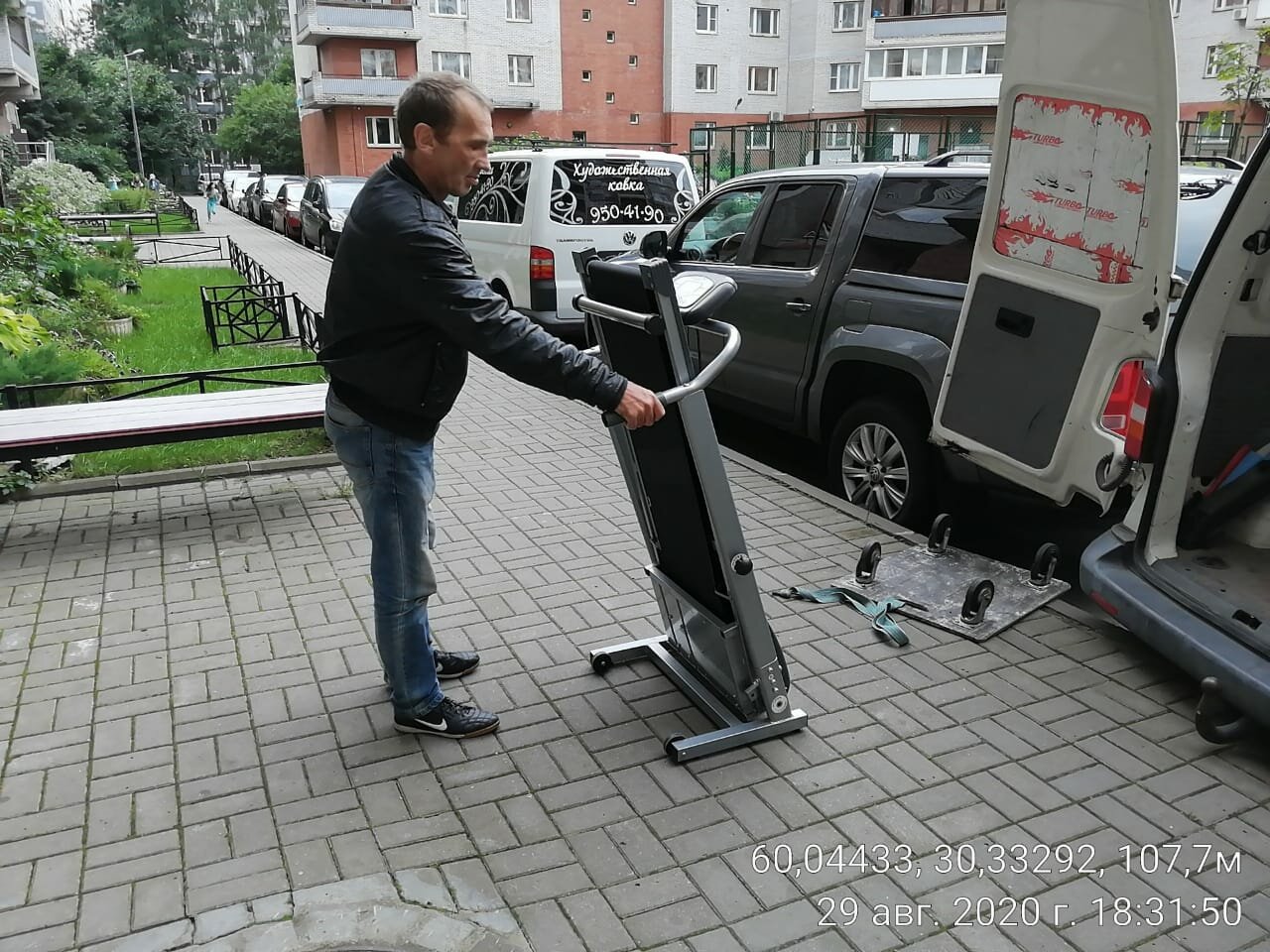 самокат, электросамокат, припаркованный электросамокат к урне, кастомные электросамокаты, черников гибдд электросамокат