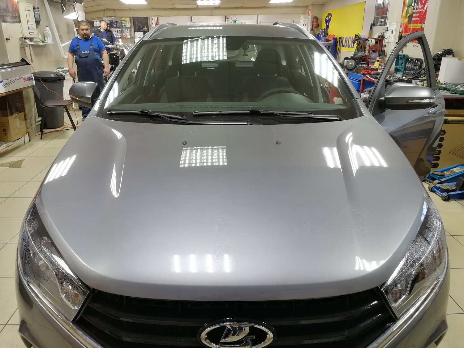 автомобиль, авто, лада веста св классик старт, бронепленка на капот рено логан, mitsubishi outlander с черной крышей