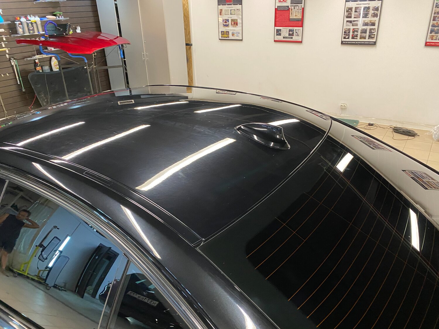 автомобиль, авто, пленка под панорамную крышу, бронирование пленкой козырек крыши автомобиля, черная глянцевая пленка