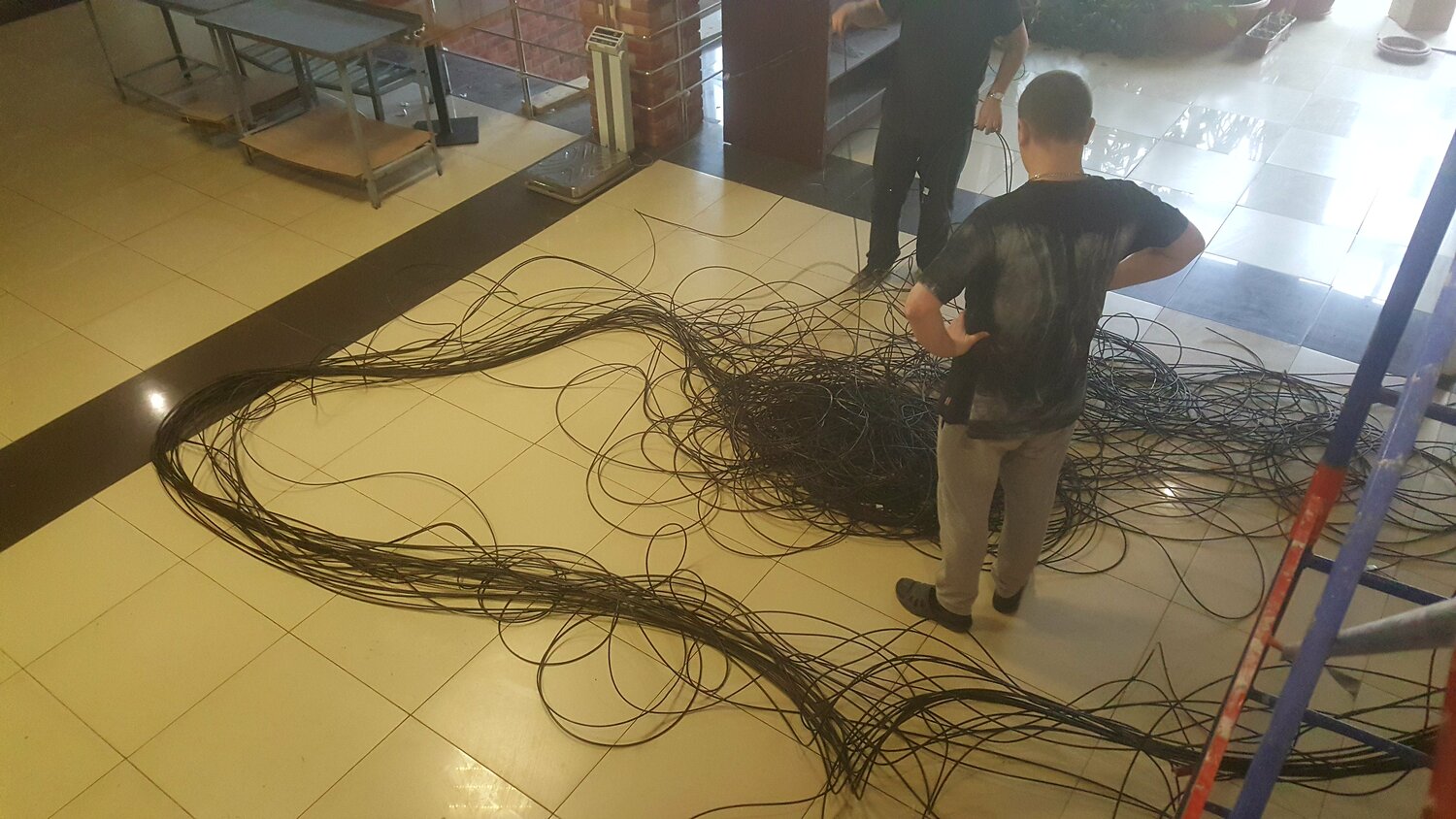 пол, сети, floor, электромонтаж, ненужный кабель