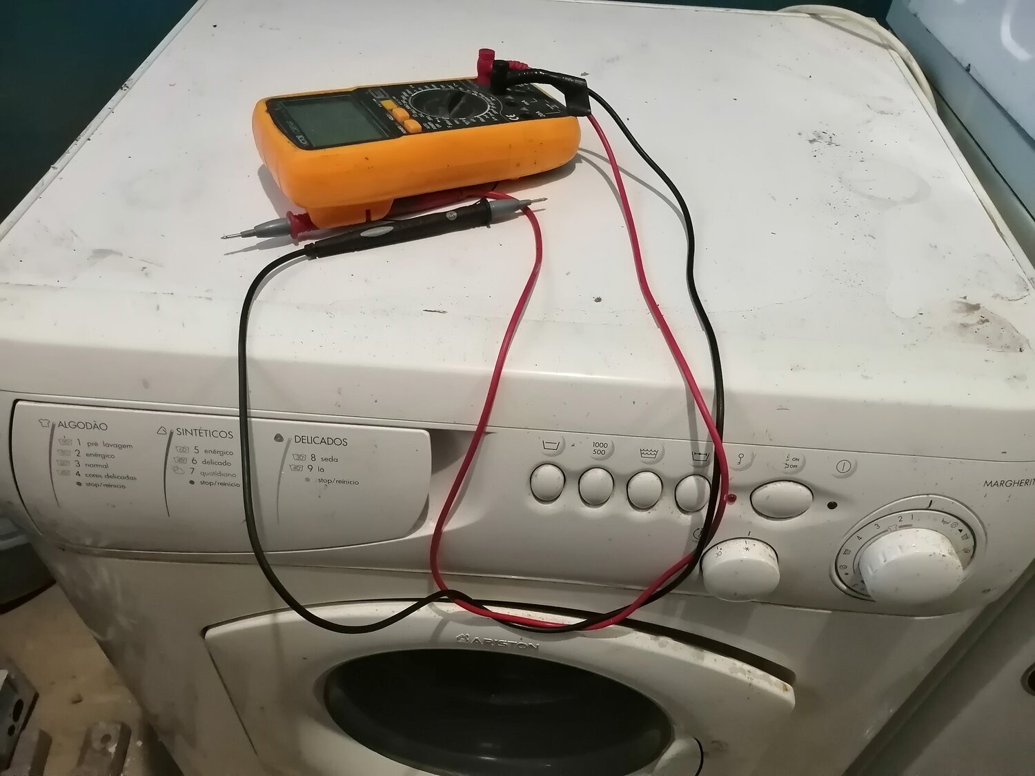 бытовая техника, техника, стиральная машина, стиральная машинка whirlpool awg 235, indesit 5105 мигает