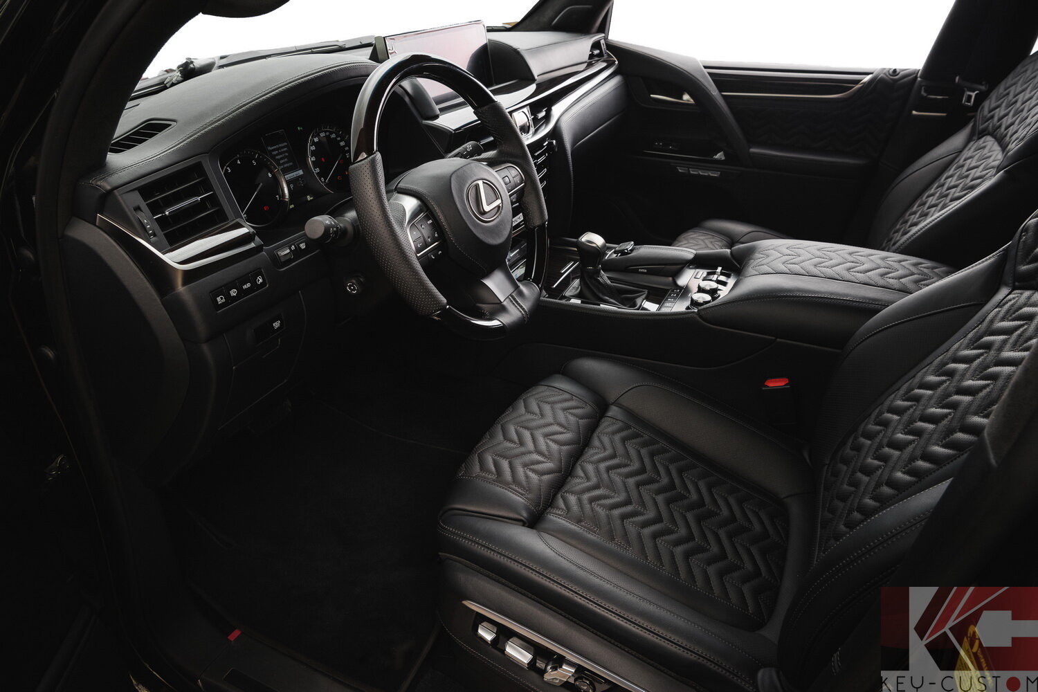 lexus lx 2018 черный салон, карбон лексус 570 салон, сиденья от лексус 570 в крузак 150, салон тойота прадо 150 в черной коже с красной строчкой, ауди а4 в7 салон
