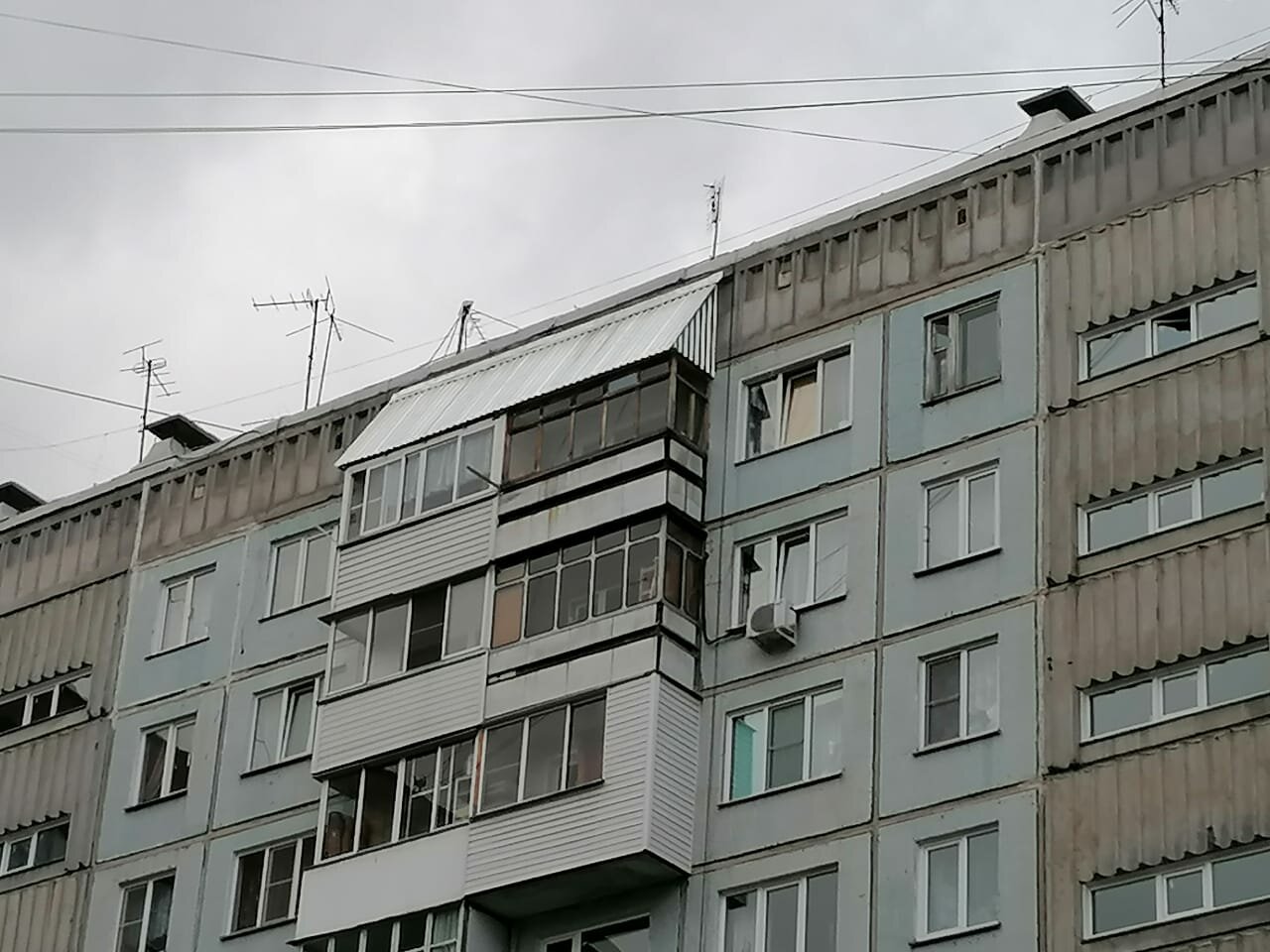 многоквартирный дом, панельное домостроение, балкон, здание, улица