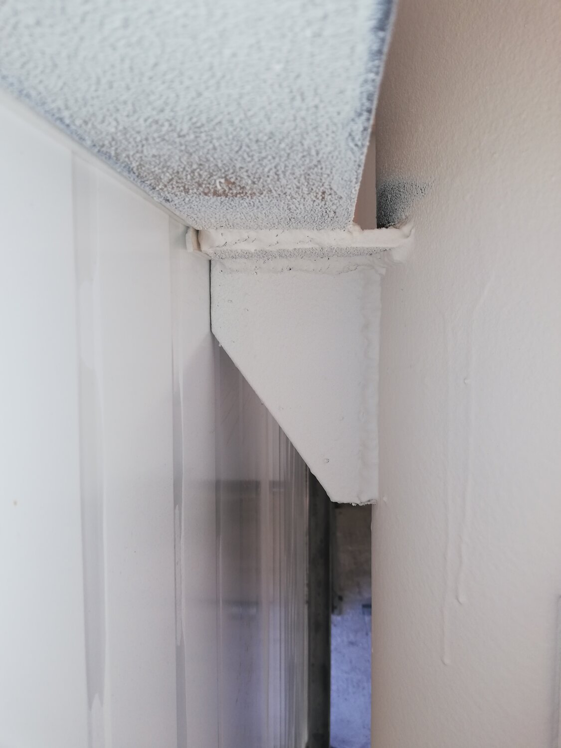 плесень сырость, откоса, примыкание обоев к оконному откосу, окна, плесень в квартире