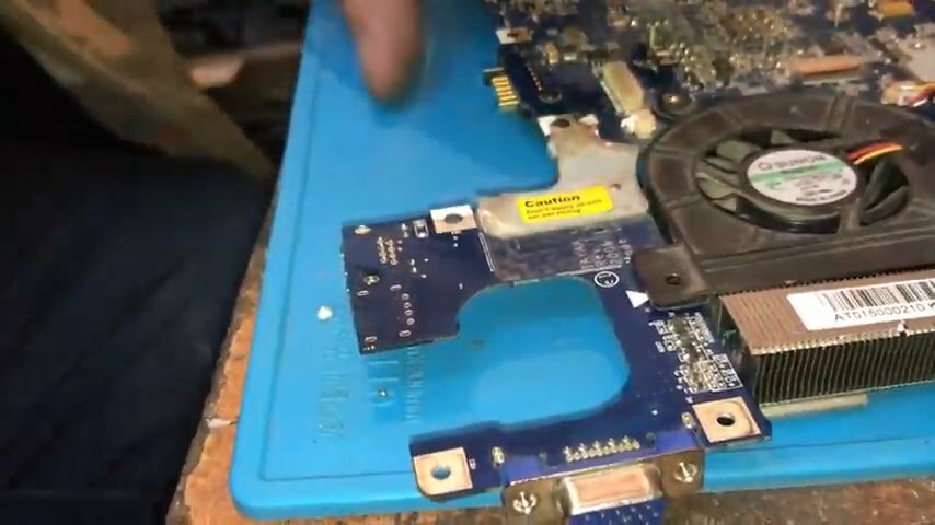 ноутбук, видеокарта для ноутбука acer aspire, грязный вентилятор ноутбука, видеокарта для ноутбука samsung np305e5z, кулер для ноутбука