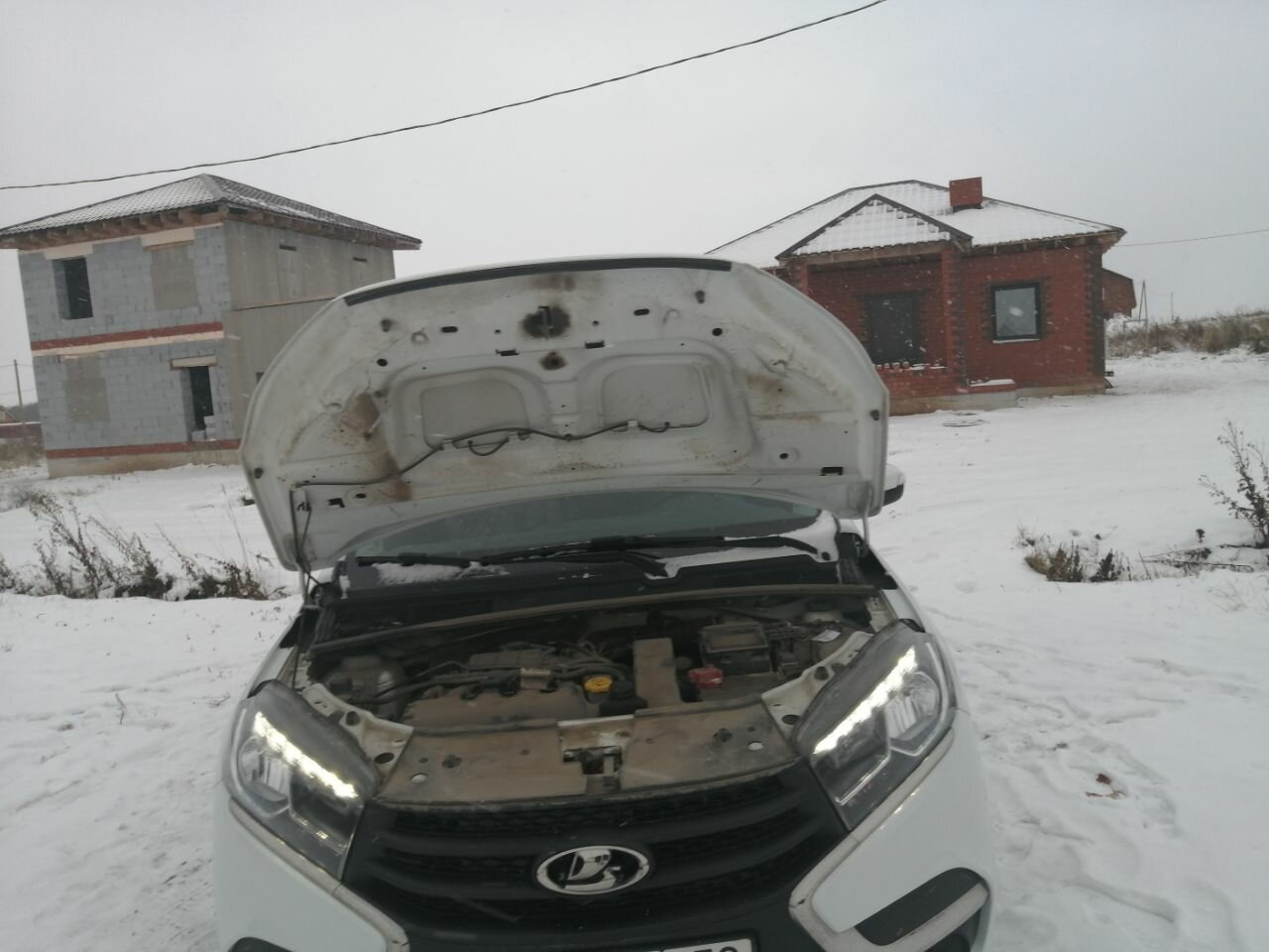 упор капота веста штатный, утеплитель капота лада веста, автомобиль, утеплитель капота лада xray, газовые упоры капота хендай крета