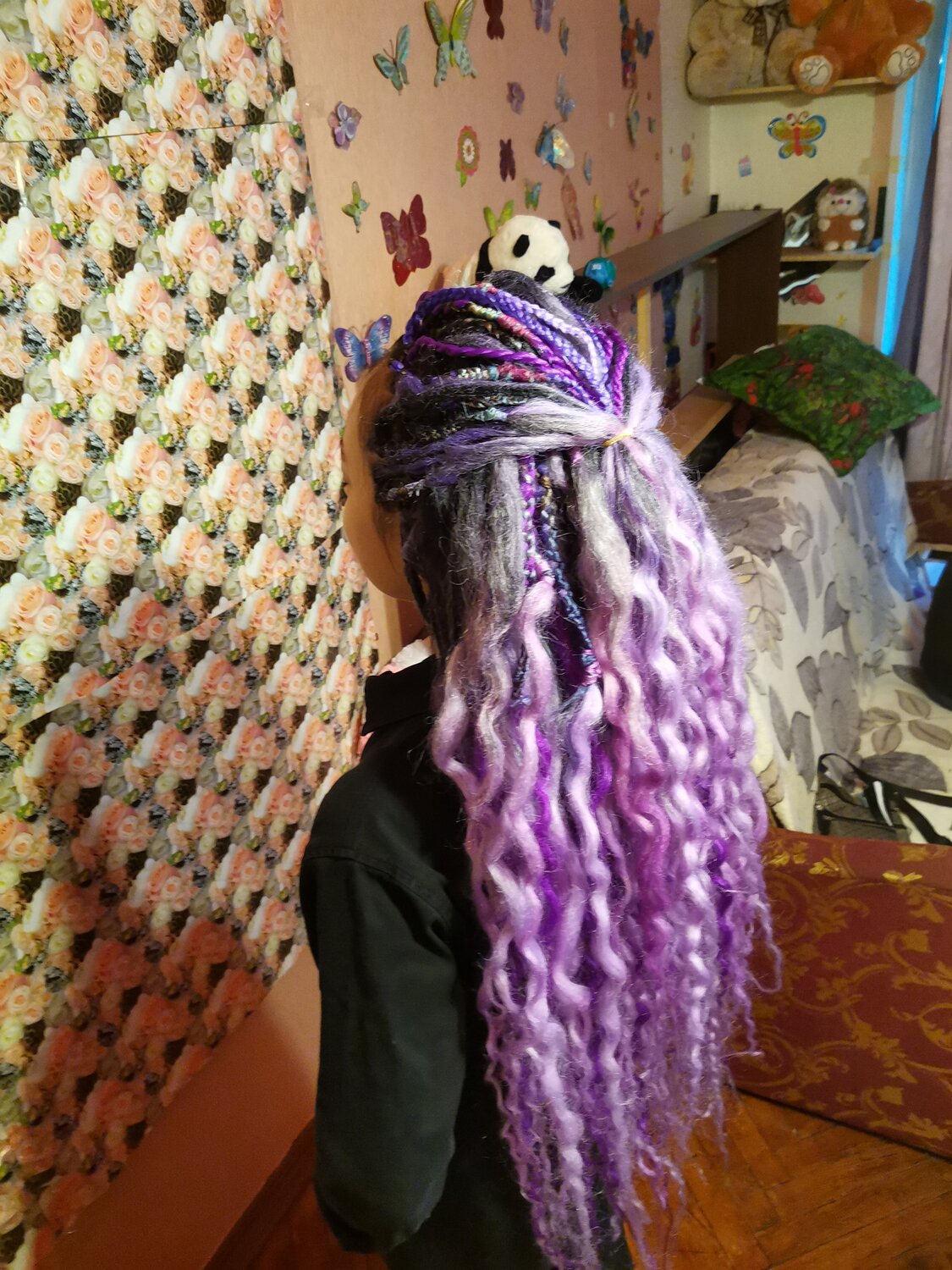 гофродреды фиолетовые, завитые де дреды, плетение кос, synthetic dreads, расплетание косы