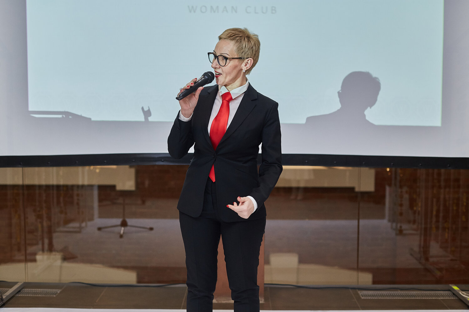 яровая ирина анатольевна ножки, ирина яровая 2021, эвелина хромченко в брючном костюме, ирина яровая, женщина