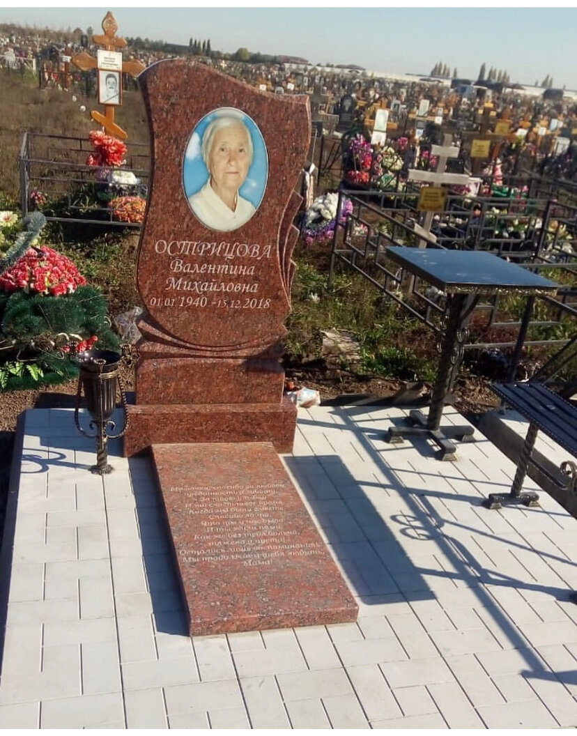 памятники из капустинского гранита, памятник, памятники из гранита лезники, лезники гранит памятники, памятник надгробный маме