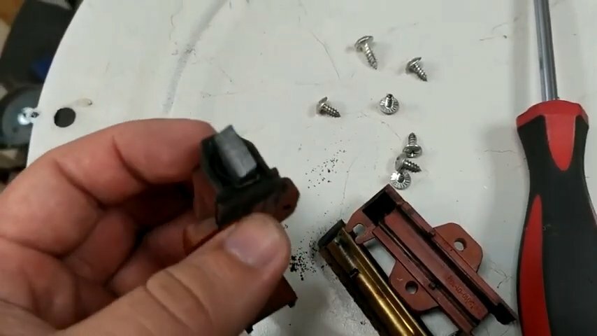 щётка электродвигателя, деталь, зборка разборка мосинке, разобранные, переключатель