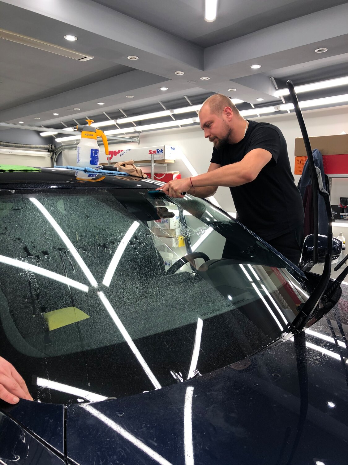 бронирование стекол автомобиля, бронирование стекол автомобиля b6, бронировка лобового стекла, бронирование лобового стекла, защита лобового стекла пленкой
