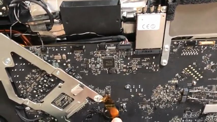 imac 27 teardown 2011, imac 2010 материнская плата sata, imac 2011 порты на материнской плате, imac 27 2011 пыль, asus gtx 1080 turbo плата