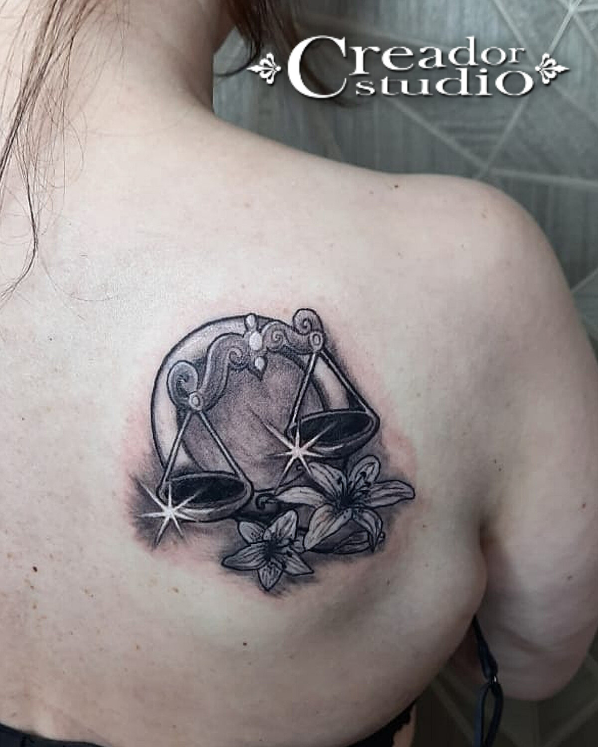 sirius tattooer, татуировка, tattoo, графичная татуировка, тату на лопатке для девушек геометрия