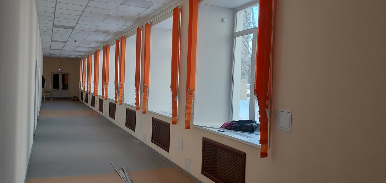 шторы в школьный коридор, коридор школы, гимназия 75, в школе, рекреация в школе