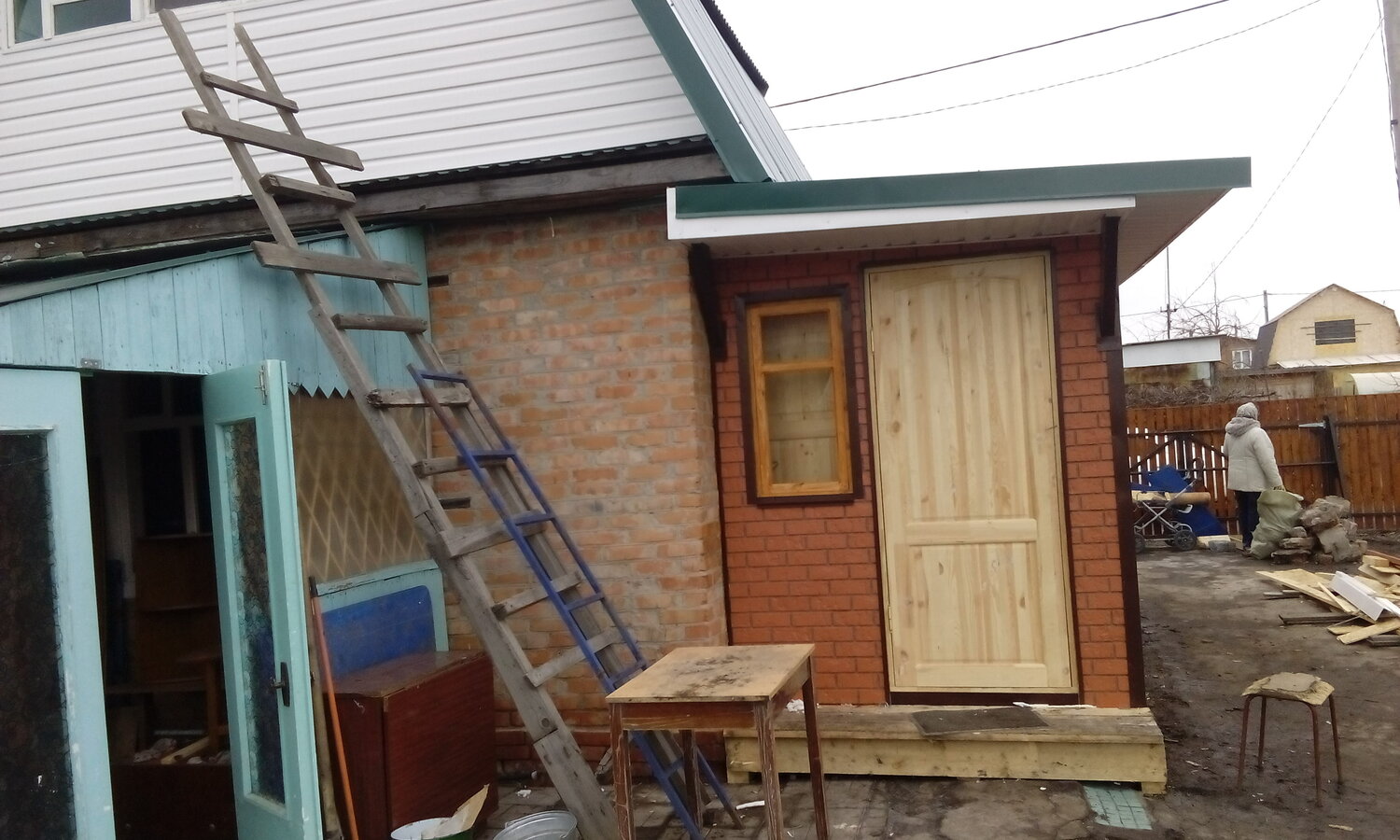 крыльцо к старому дому, пристрой крыльца к деревянному дому, дача, пристройка, пристрой к бане