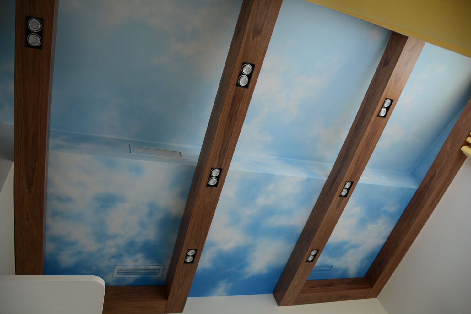 velux мансардные окна glass en12150, штора fakro ars, мансардное окно, мансардное окно fakro, потолок