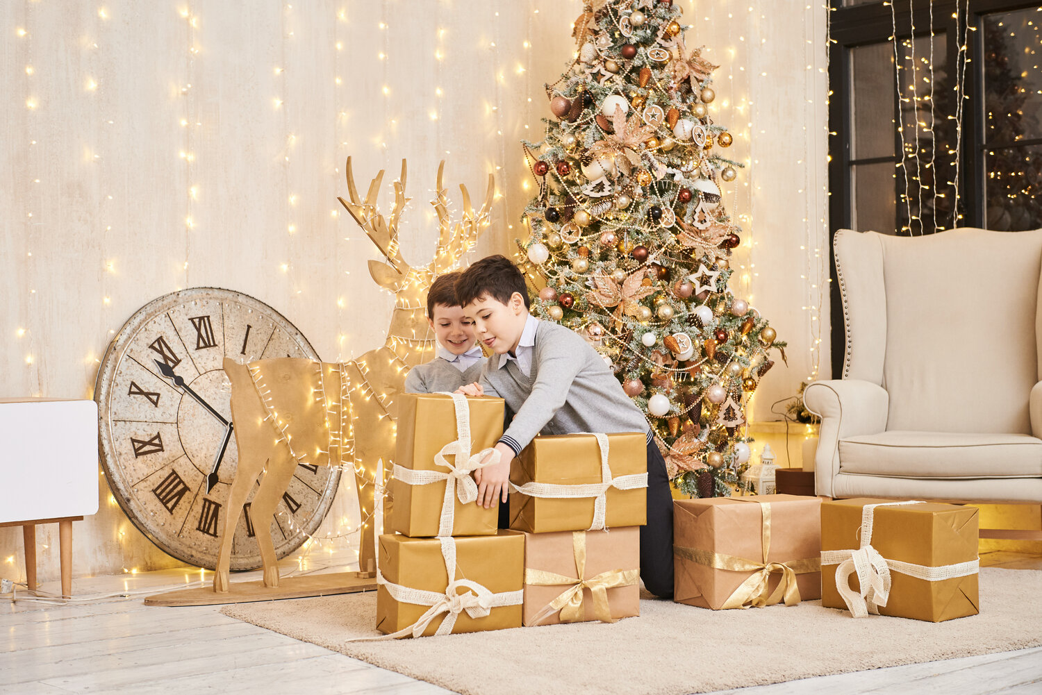 новогодняя фотосессия, новогодняя фотозона, новогодние декорации, фотозона на новый год, зал юность кросс студио