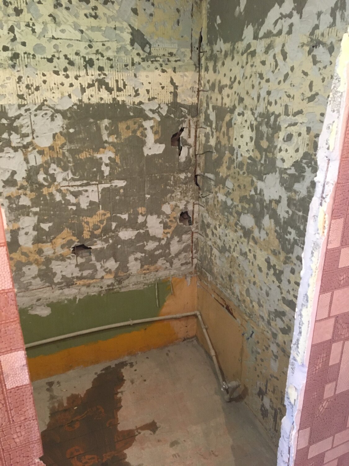стены в хрущевке, стен, стена подъезда, старая стена в квартире, подъезд без ремонта