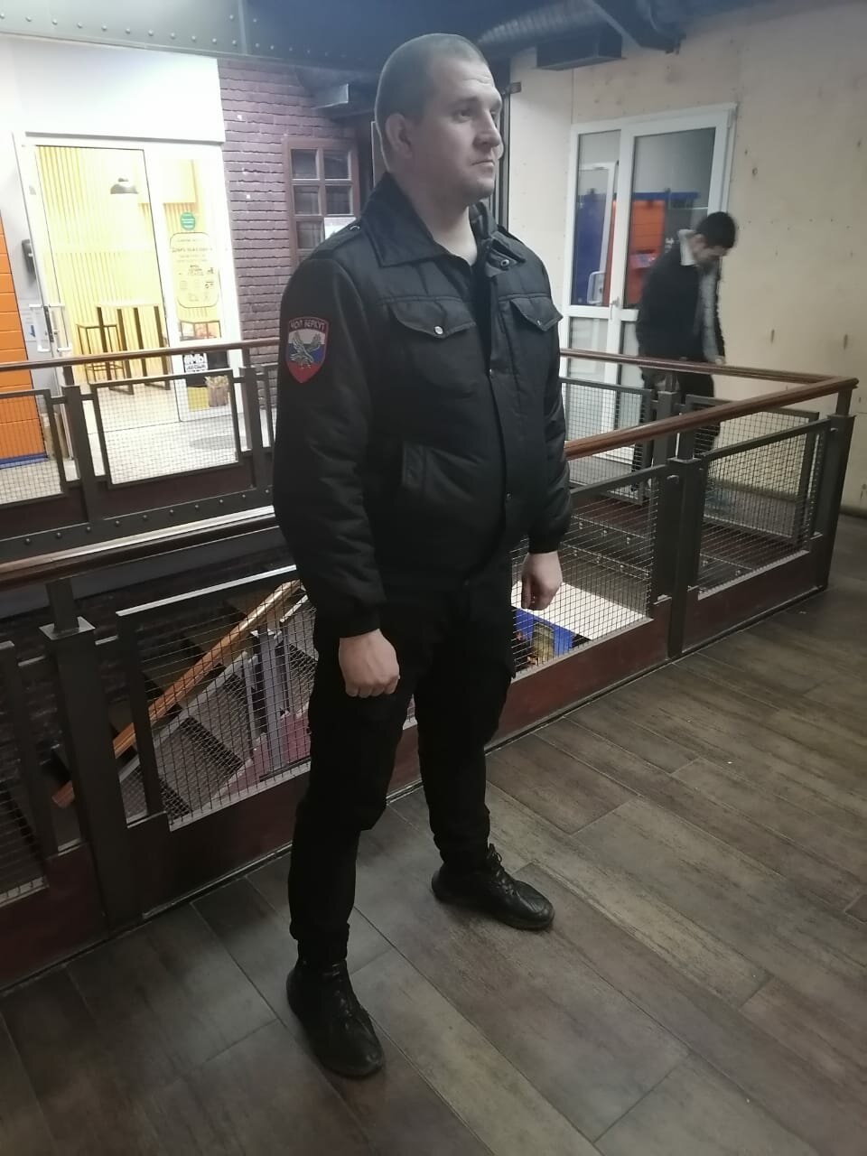 Услуги охраны людей и объектов в Москве: 120 охранников со средним ...