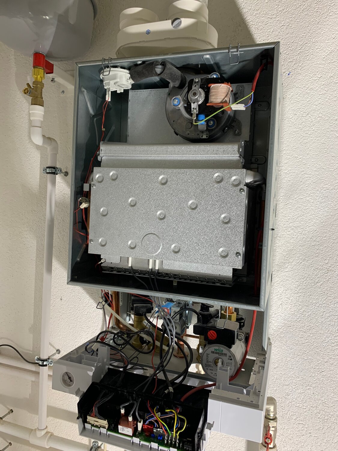 двухконтурный газовый котел viessmann vitopend 100, 24 квт, газовый котел viessmann 12квт двухконтурный, неисправность газового котла витопенд 100, газовый котел bosch 6000w, viessmann vitopend 100 24квт внутри