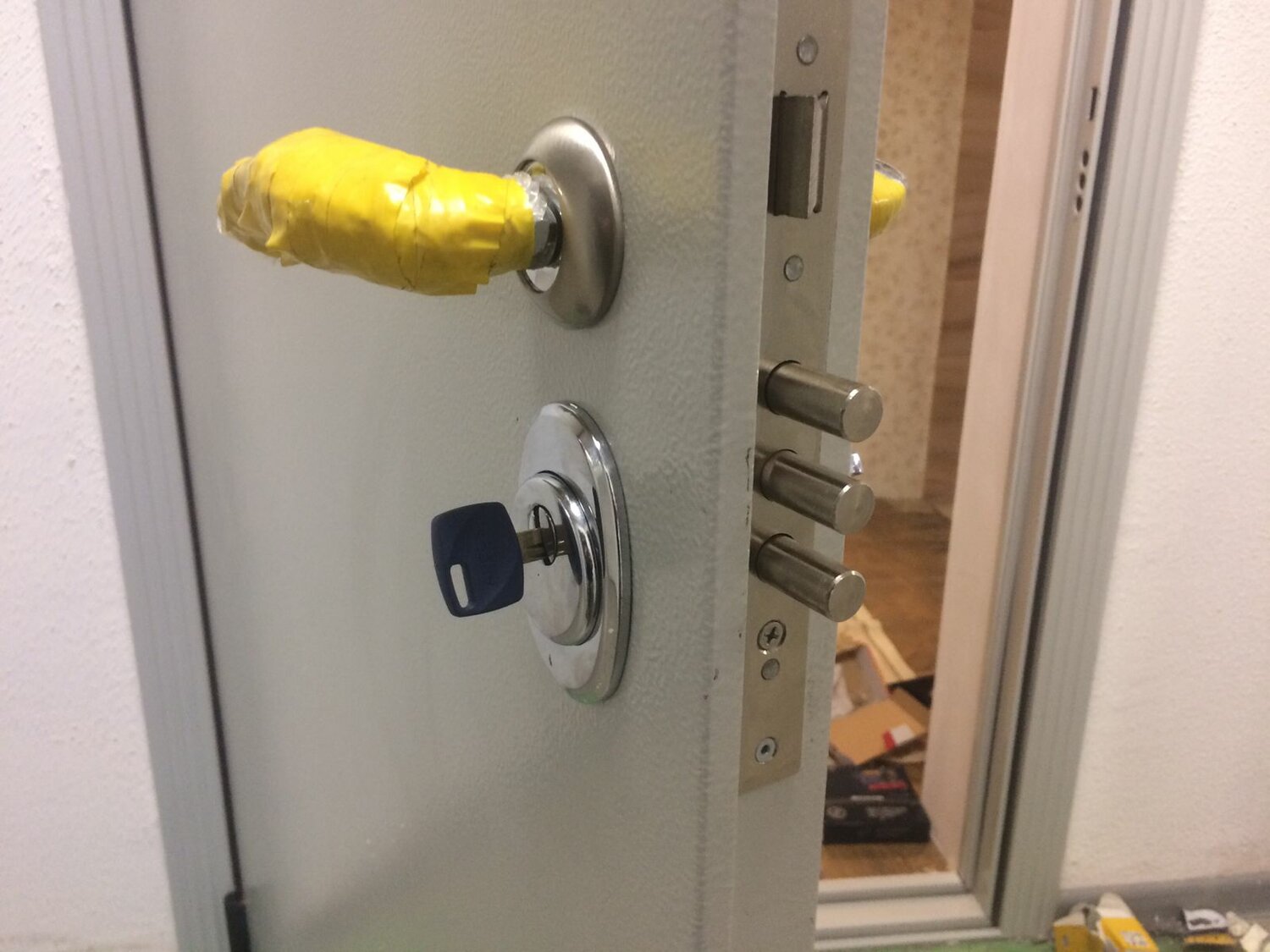 Как отрегулировать замок межкомнатной двери - 89 фото