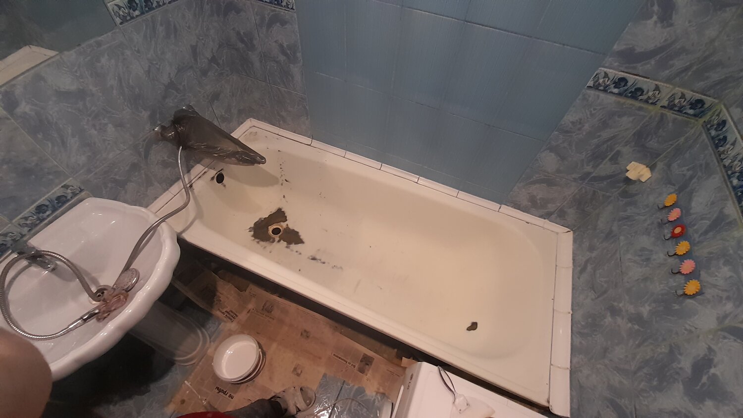 ванн, акриловая вставка в чугунную ванну 170х70, акриловая вставка в чугунную ванну, ванная комната, крепление ванной