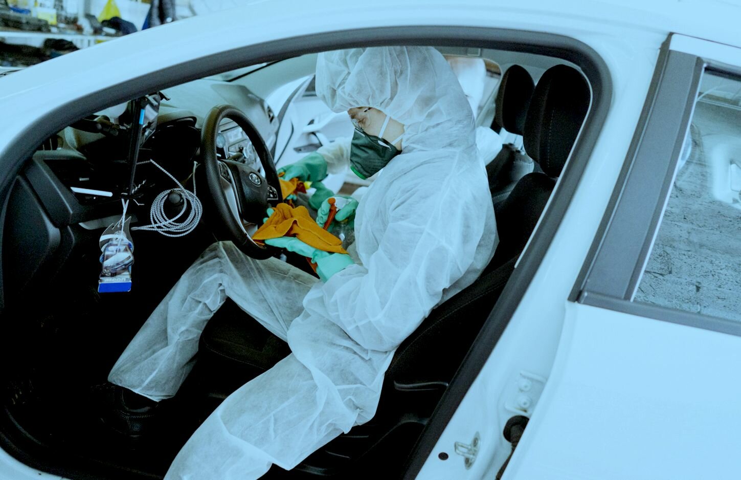 автомобиль, легковой автомобиль, дезинфекция машины, авто, автомобиль медработника