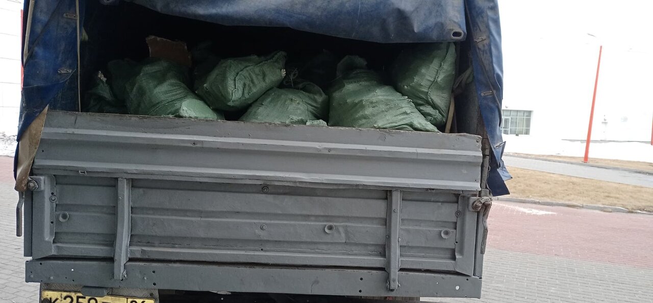 газель 4 метра вывоз мусора, бортовой кузов на газель, газель с мешками мусора, вывоз мусора тюмень, газель и строительный мусор в мешках