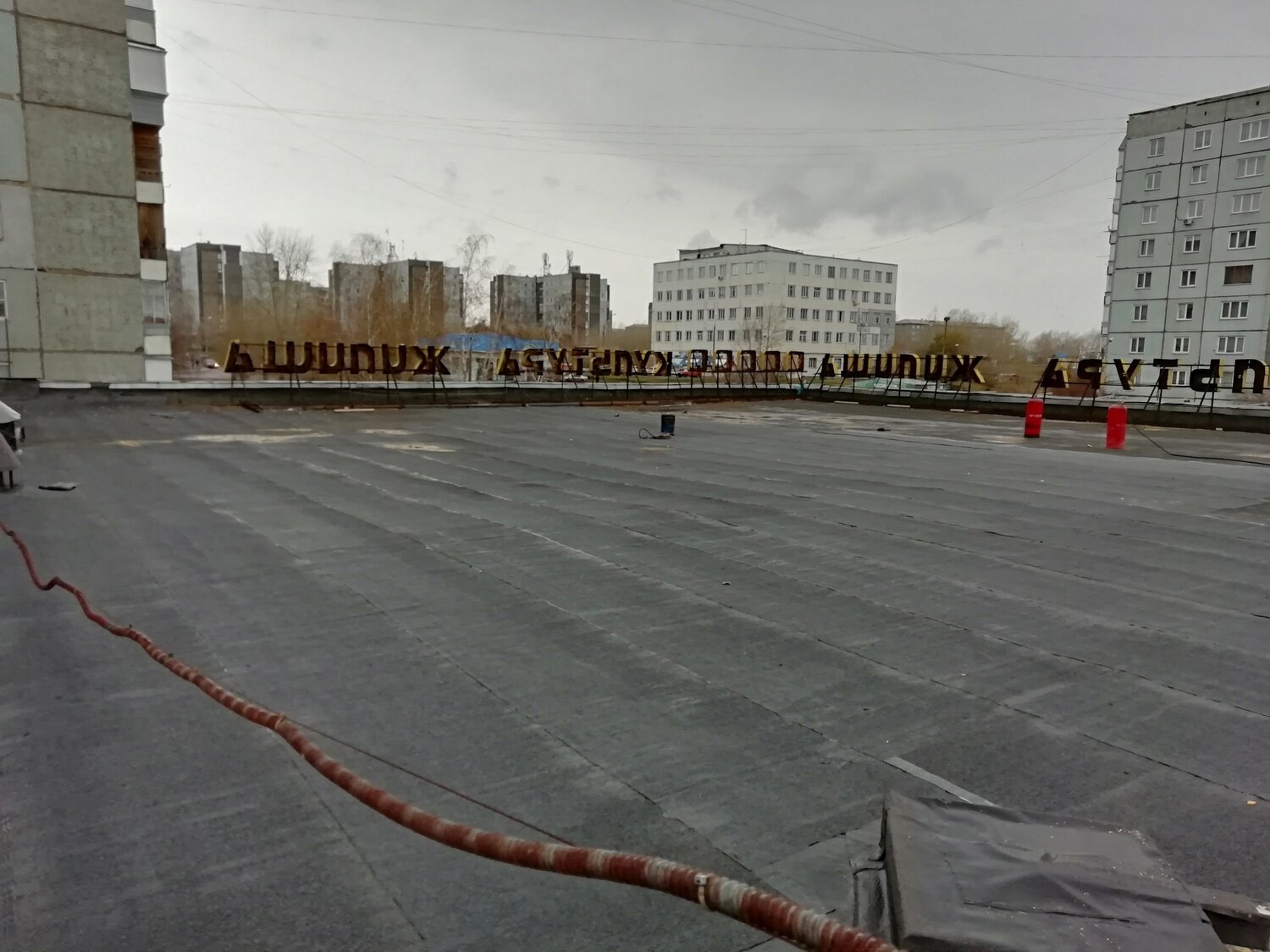 кровля, крыши, крыши многоэтажных домов, жилой комплекс, улица