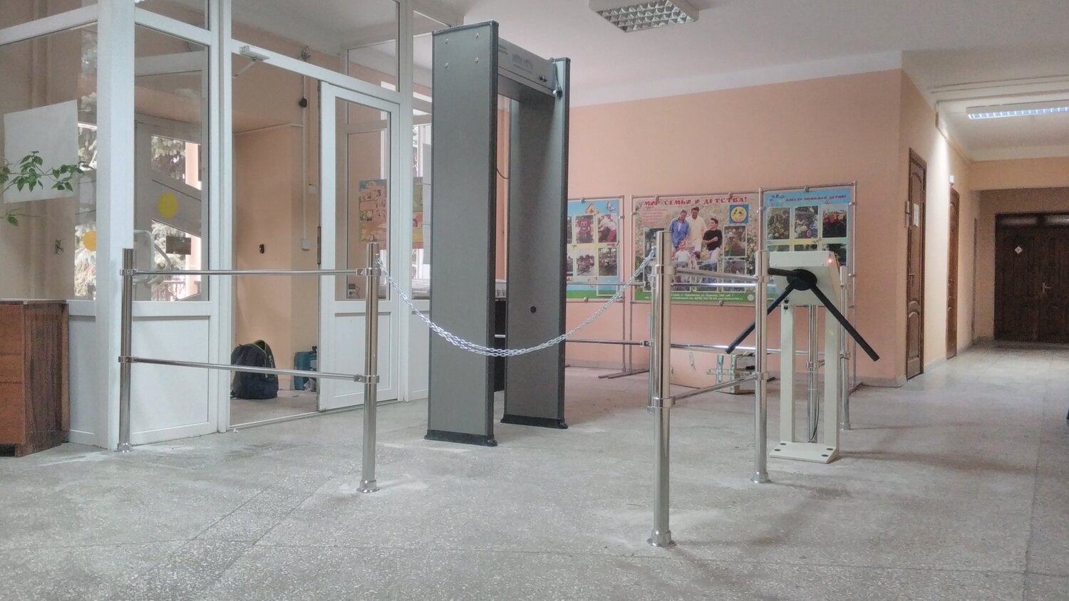 турникеты для проходной в школе по биометрии ребенка, турникеты в школах, турникет, гимназия 123 турникеты, проходная мифи турникеты