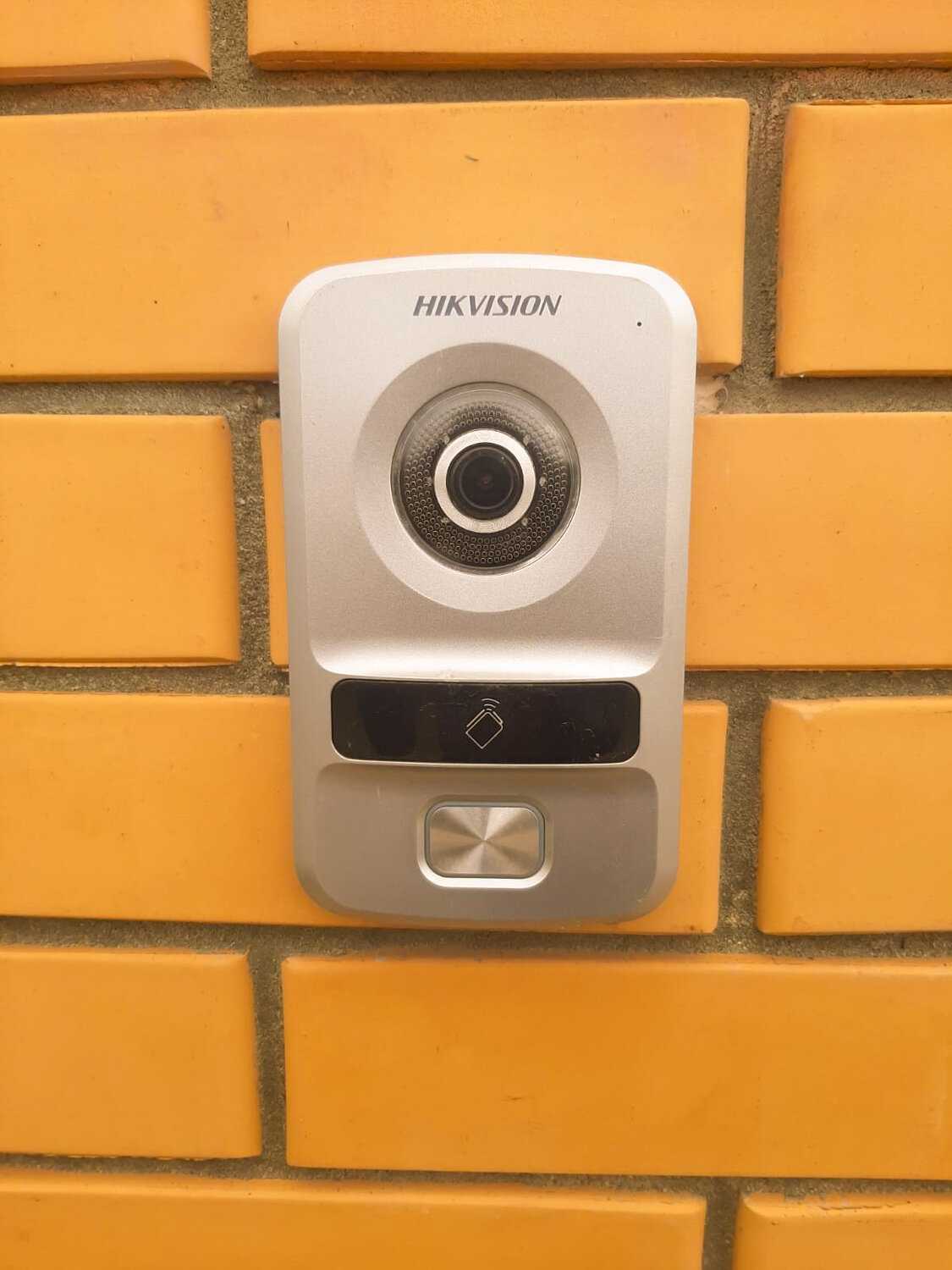 вызывная панель hikvision, вызывная (звонковая) панель на дверь hikvision ds-kv8102-ip серебро, вызывная панель hikvision ds-kv8102-ip, hikvision ds-kv8102-ip, hikvision