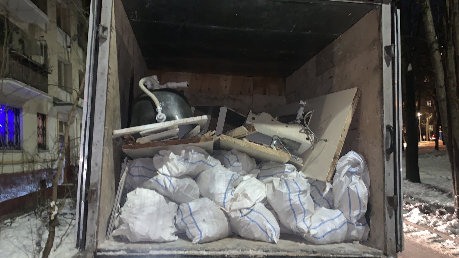 Вывоз мусора в Москве и Московской области: 120 водителей мусоровоза со ...