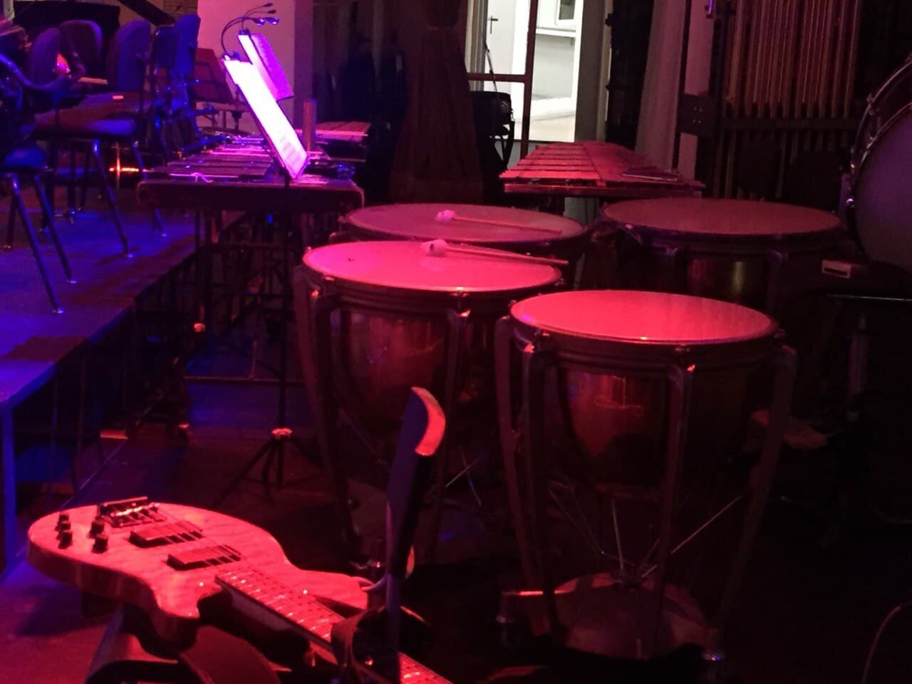 барабаны эстетика, аудио барабаны, drum, музыкант, рок концерт сцена барабанщик