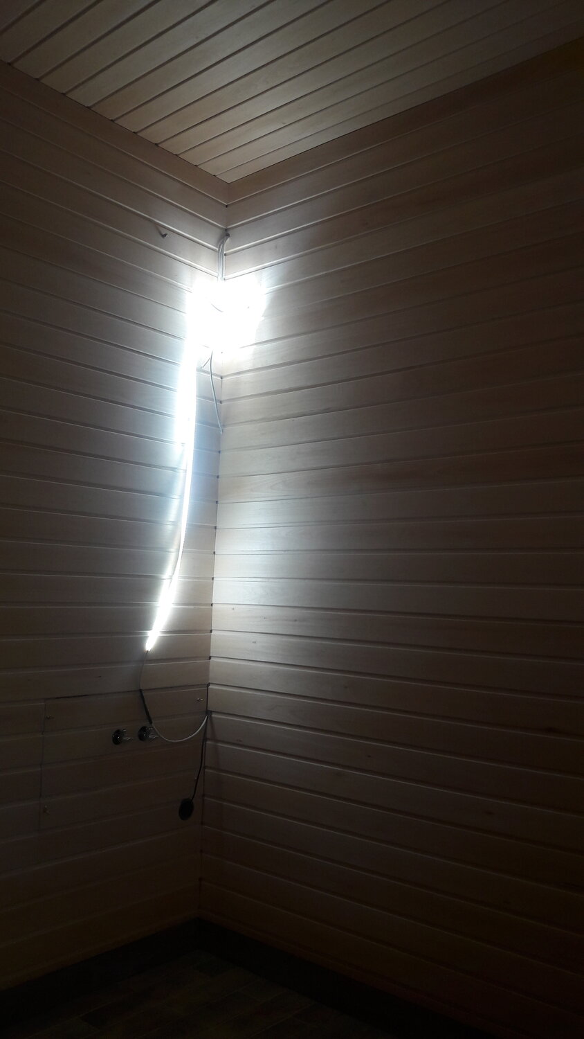 вагонка, обшивка вагонкой, стены вагонка, отделка вагонкой, светильники на вагонку