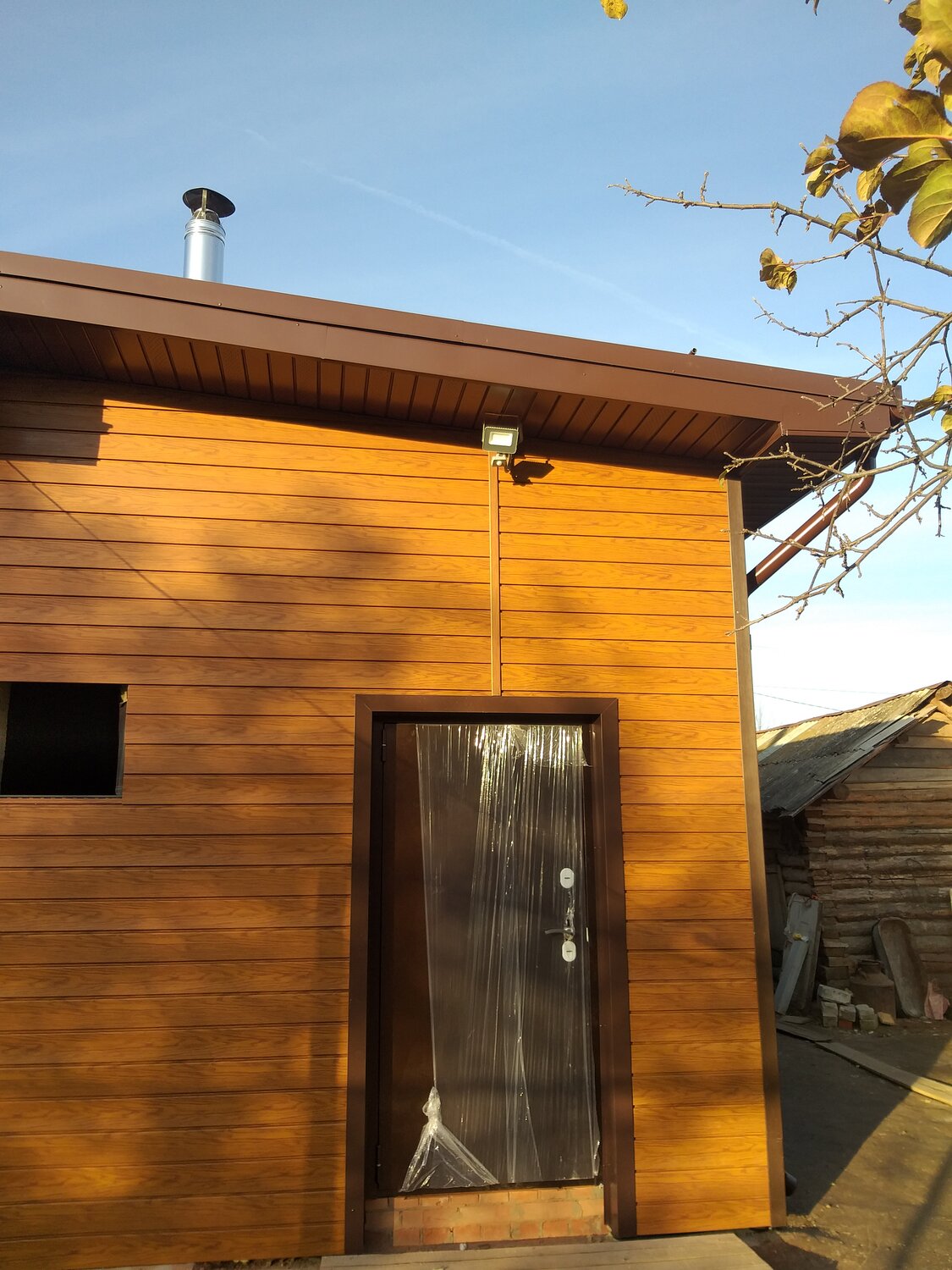 деревянный фасад дома, деревянный фасад, деревянный дом, дача коттедж, дома дачи коттеджи